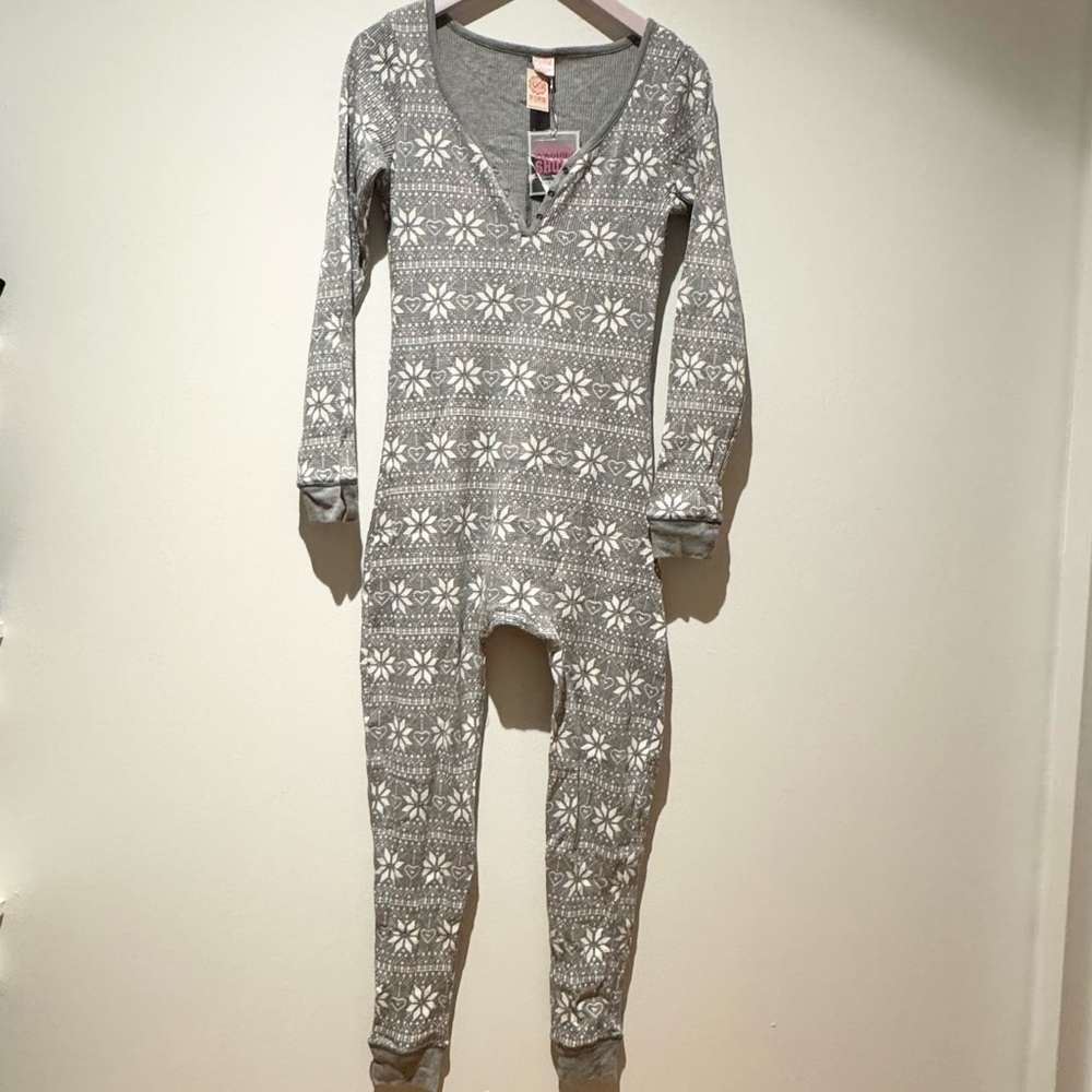 VICTORIA’S SECRET PINK | NWT Gray and White Patterned Onesie Fashion Show S